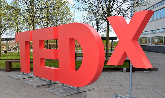 Big Ted-X letters in 33Ƶ University Square